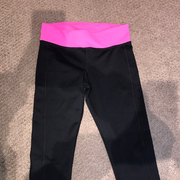 cropped under armour black leggings - Picture 4 of 4